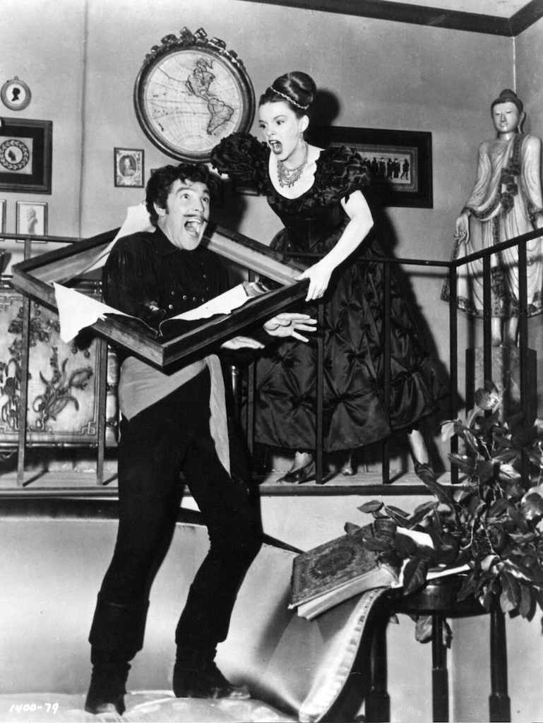 Gene Kelly and Judy Garland in The Pirate